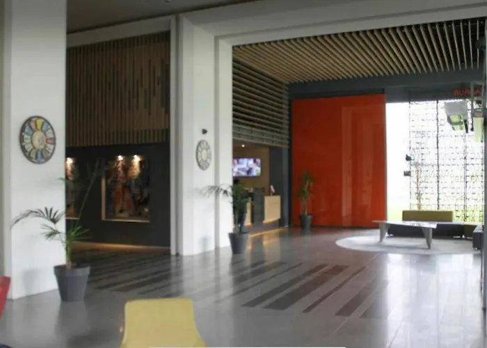 Kozapark Burgaz, Akbati Shopping Malls And Tennis Academy *